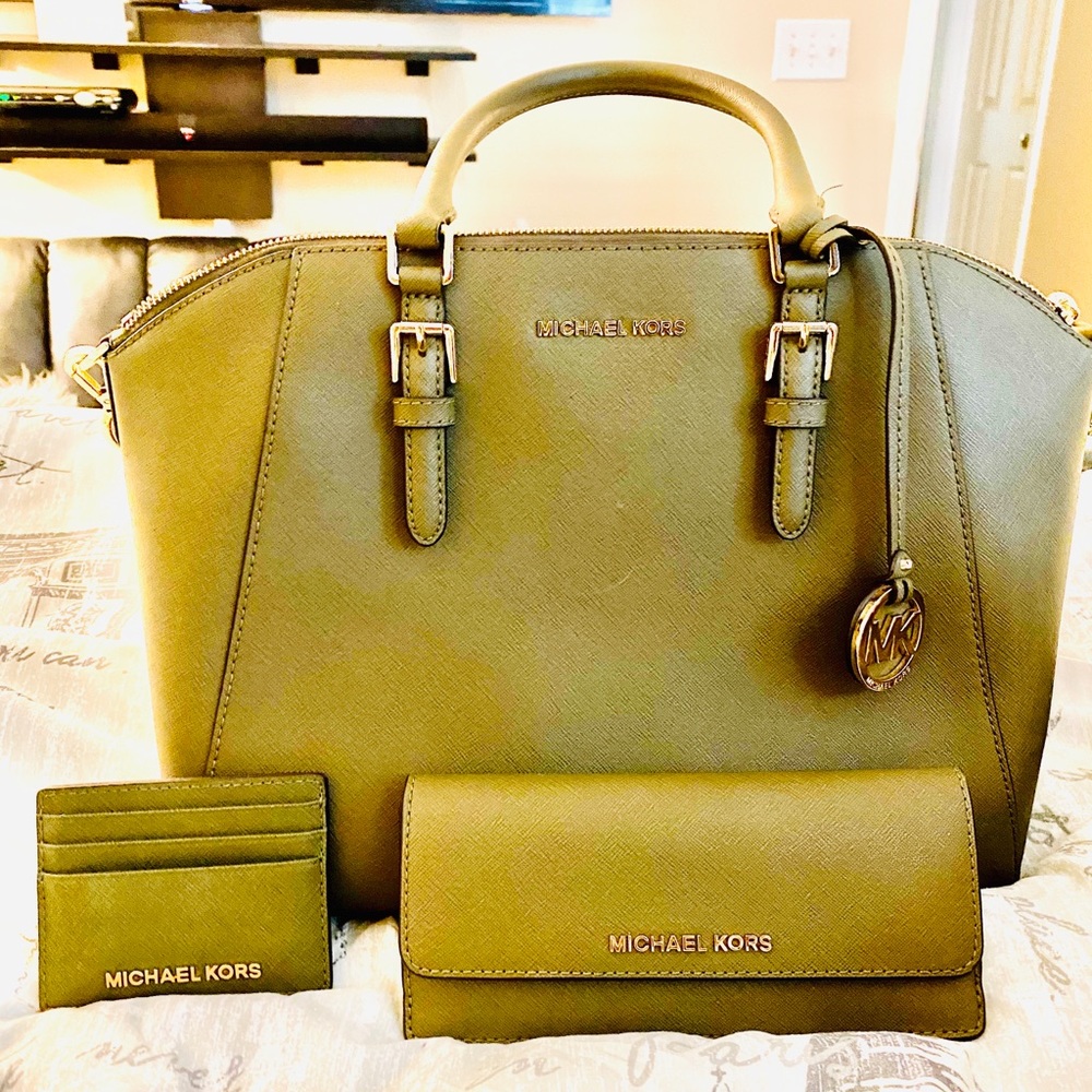 Michael Kors LG Bag w/ wallet & credit card wallet